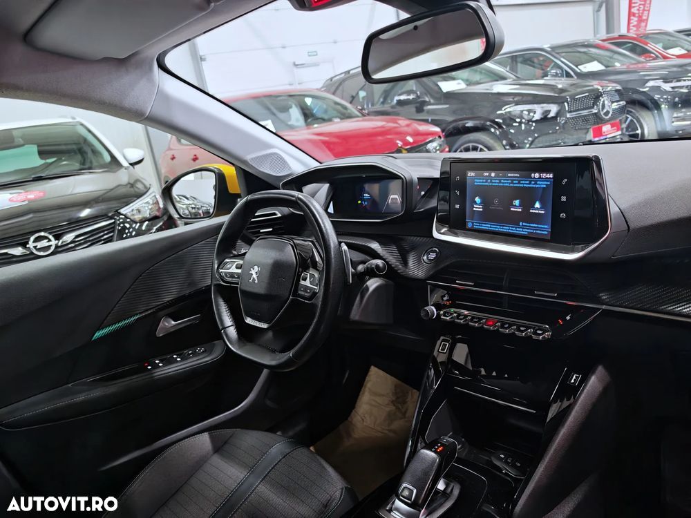 Peugeot 208 PureTech 100 EAT8 Allure - 11