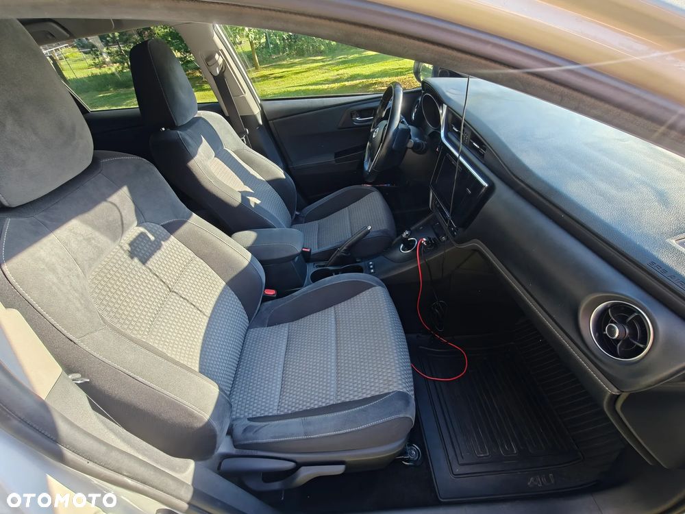 Toyota Auris Hybrid 135 Selection - 13