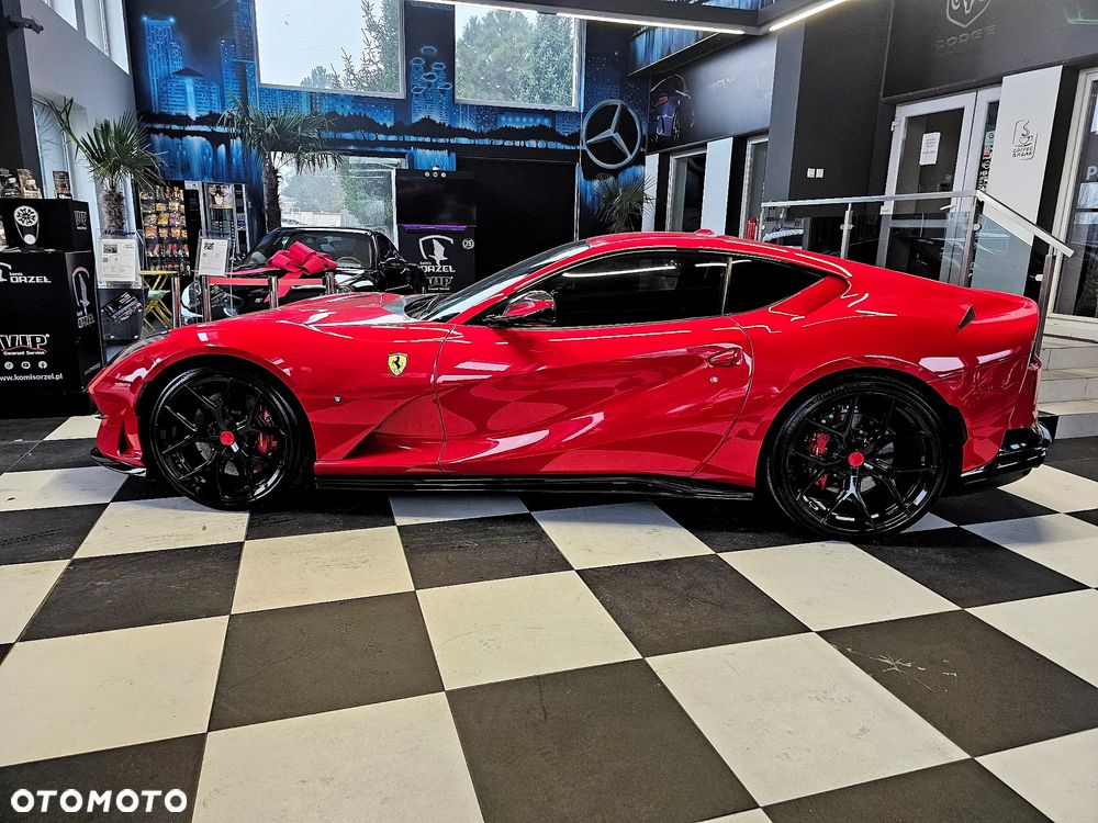 Ferrari 812 Superfast - 6
