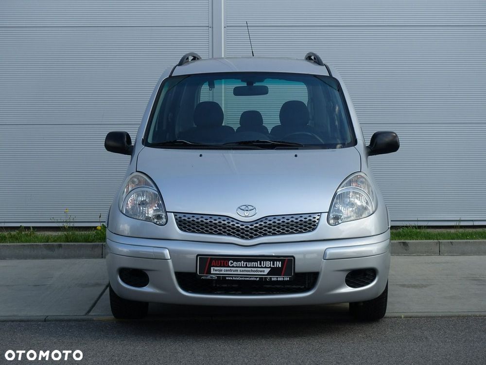 Toyota Yaris Verso - 4