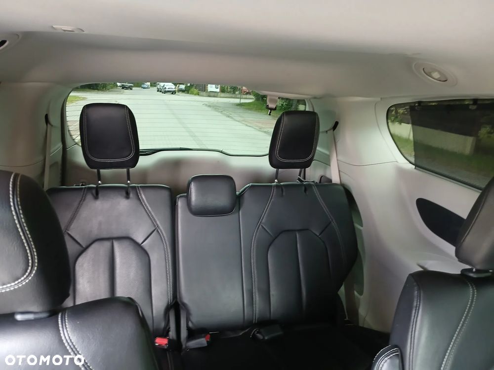 Chrysler Pacifica - 26