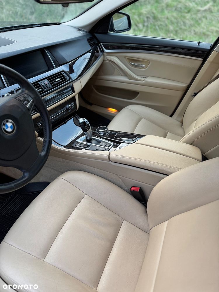 BMW Seria 5 528i xDrive - 13