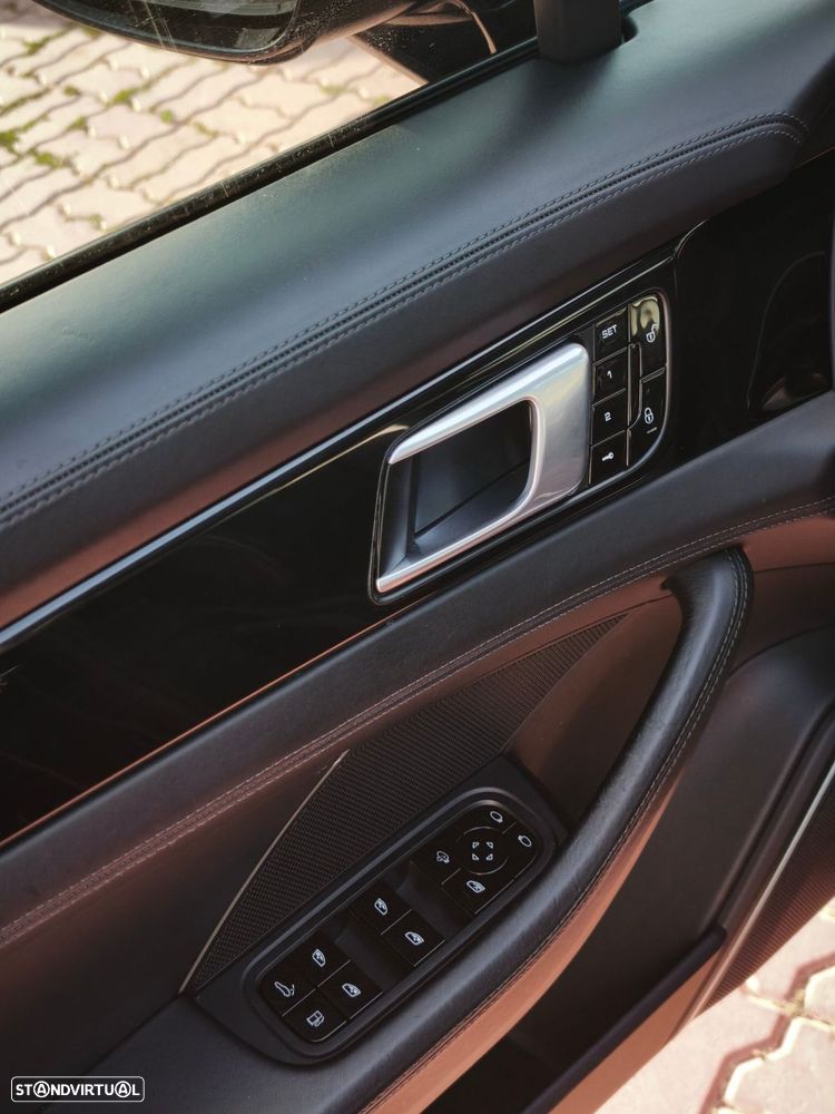 Porsche Panamera 4 E-Hybrid - 32