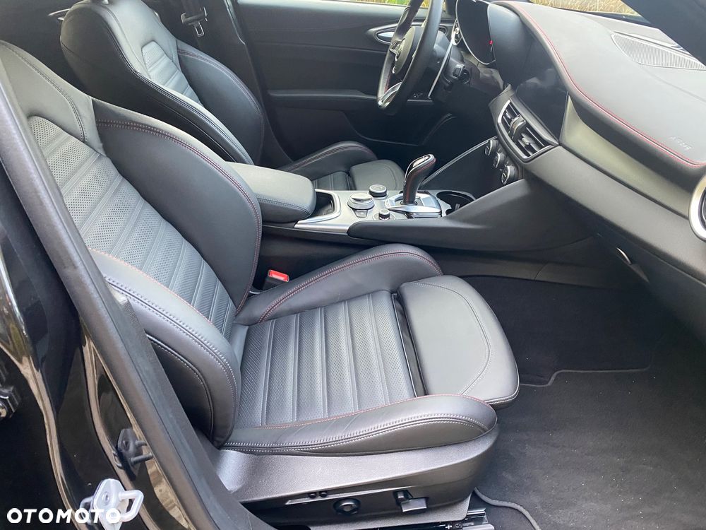 Alfa Romeo Giulia 2.0 Turbo Competizione Q4 - 13