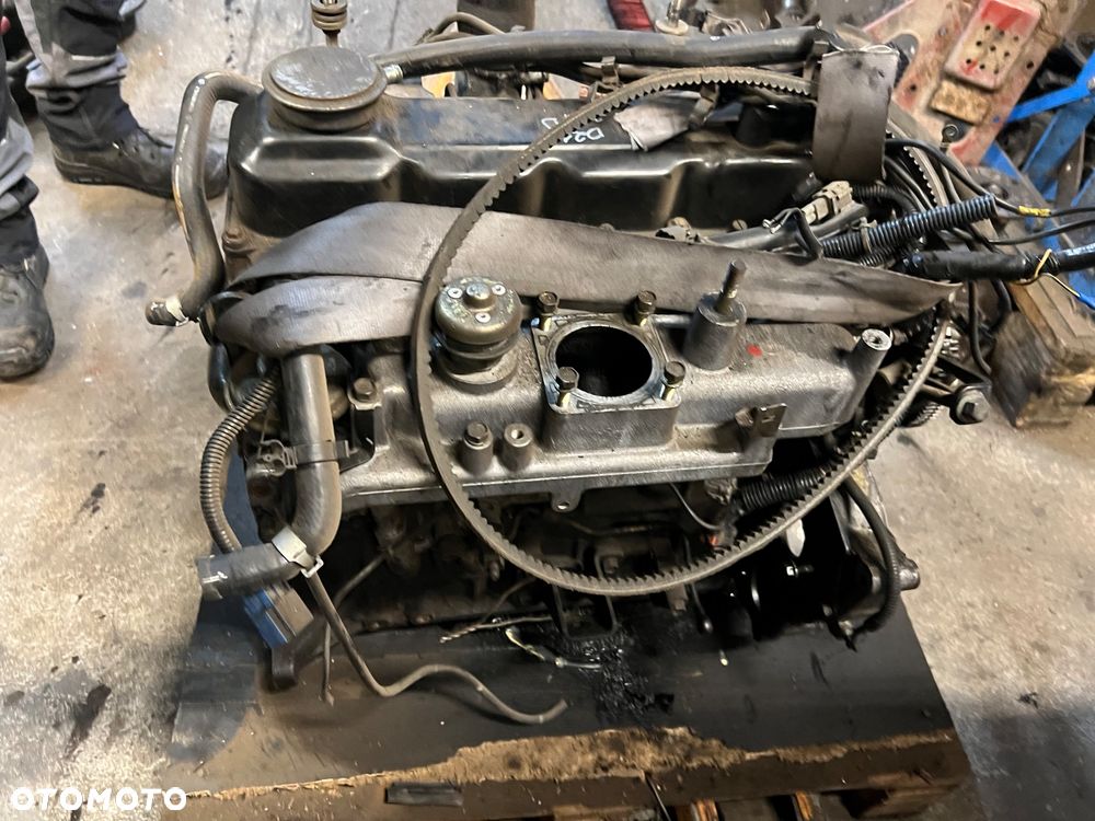 Silnik bez układu paliwowego Nissan Navara d21 d22 2.5td - 2