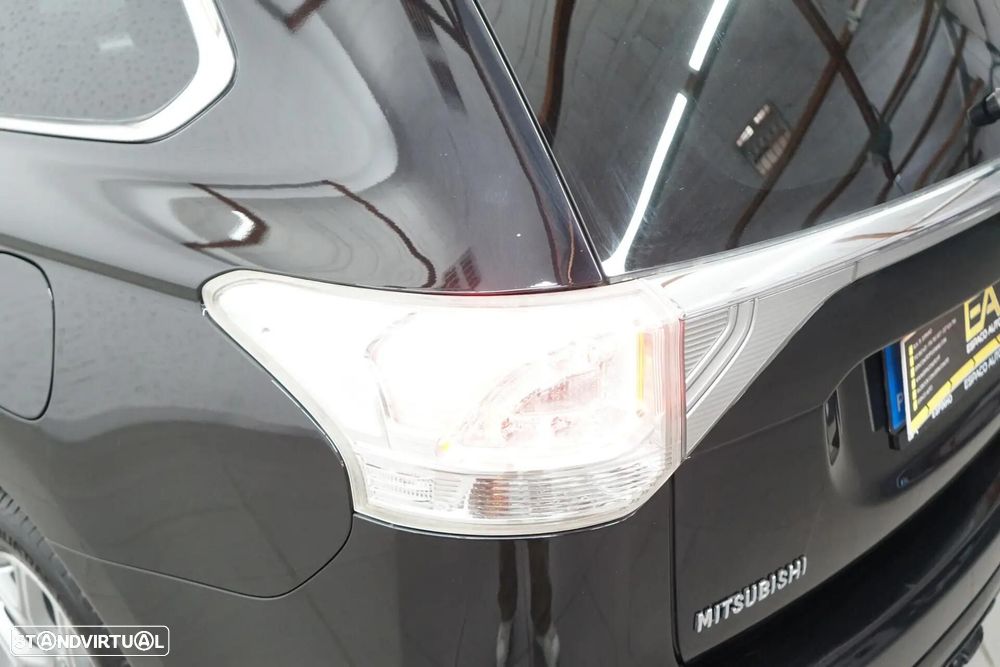 Mitsubishi Outlander 2.0 4WD Plus - 15