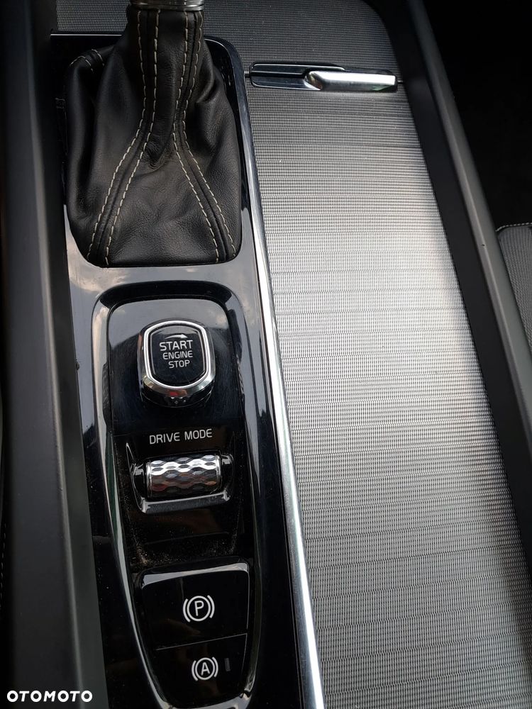 Volvo V60 T4 R-Design - 4