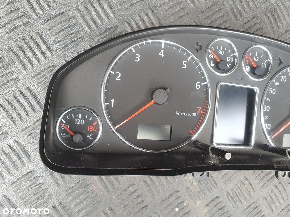 Licznik Audi A6 C5 2.4 V6 4B0920931C  EUROPA - 2
