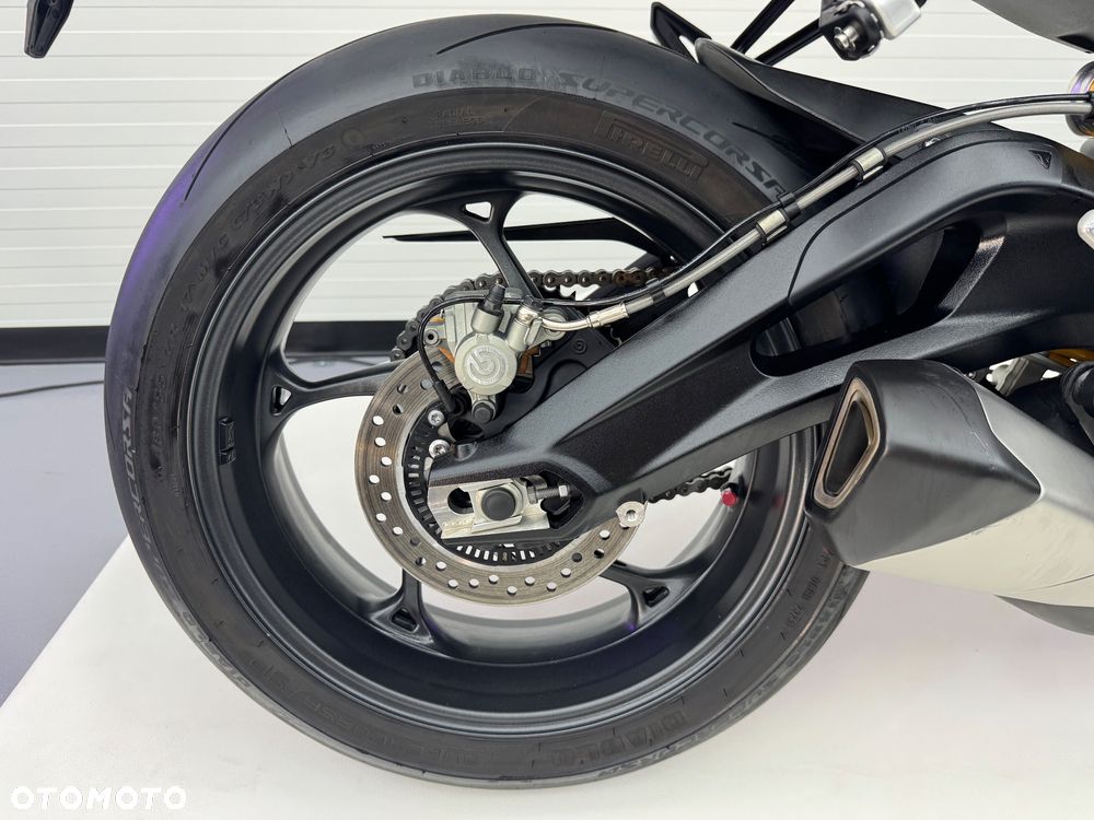Triumph Street Triple - 9