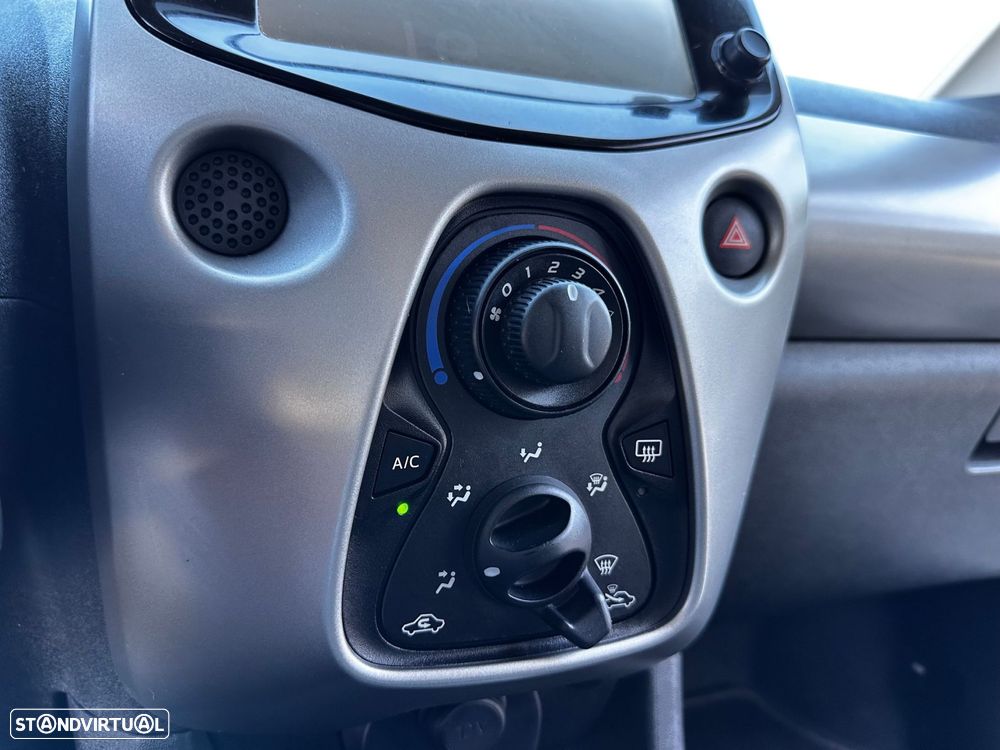 Toyota Aygo 1.0 X-Play Plus+X-Touch - 23