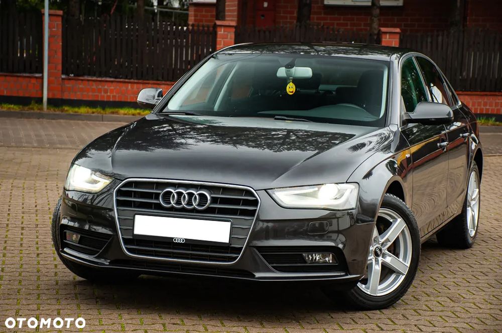 Audi A4 Limousine - 11