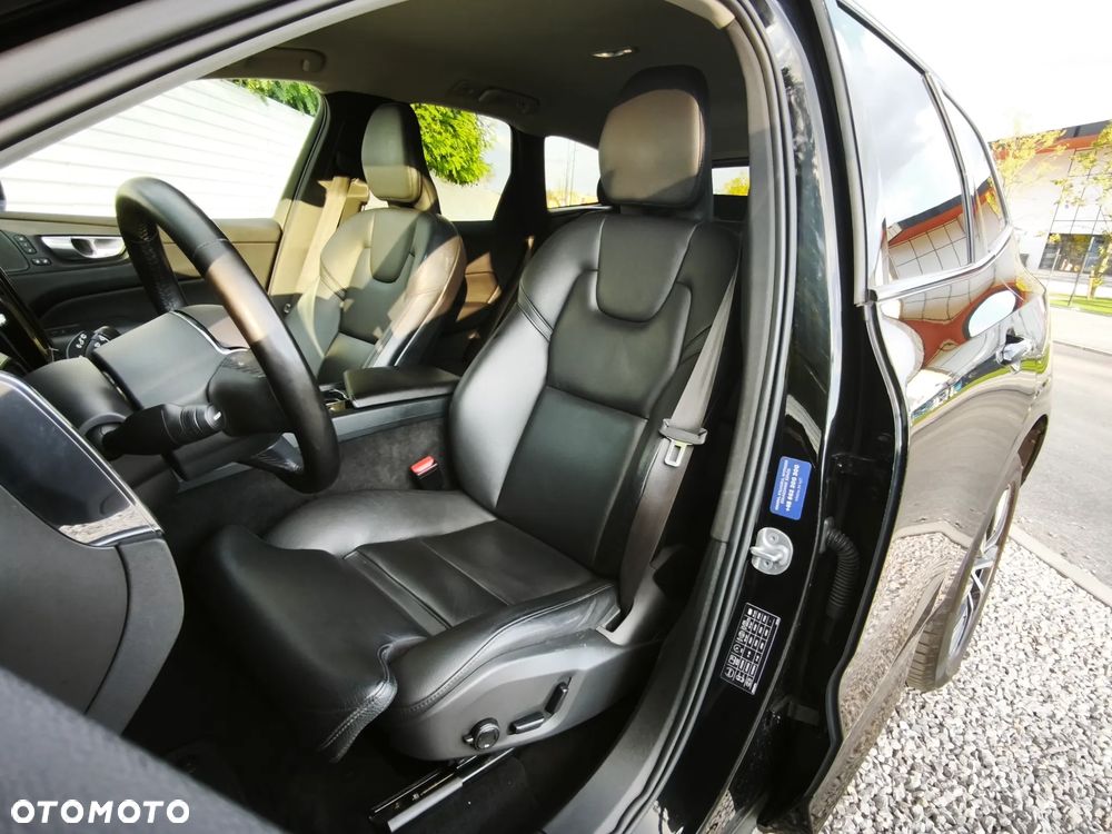 Volvo XC 60 B4 B Plus Dark - 25