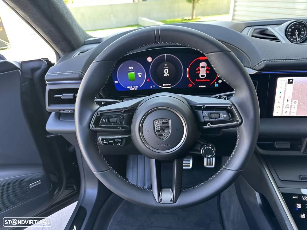 Porsche Macan Electric Turbo - 35