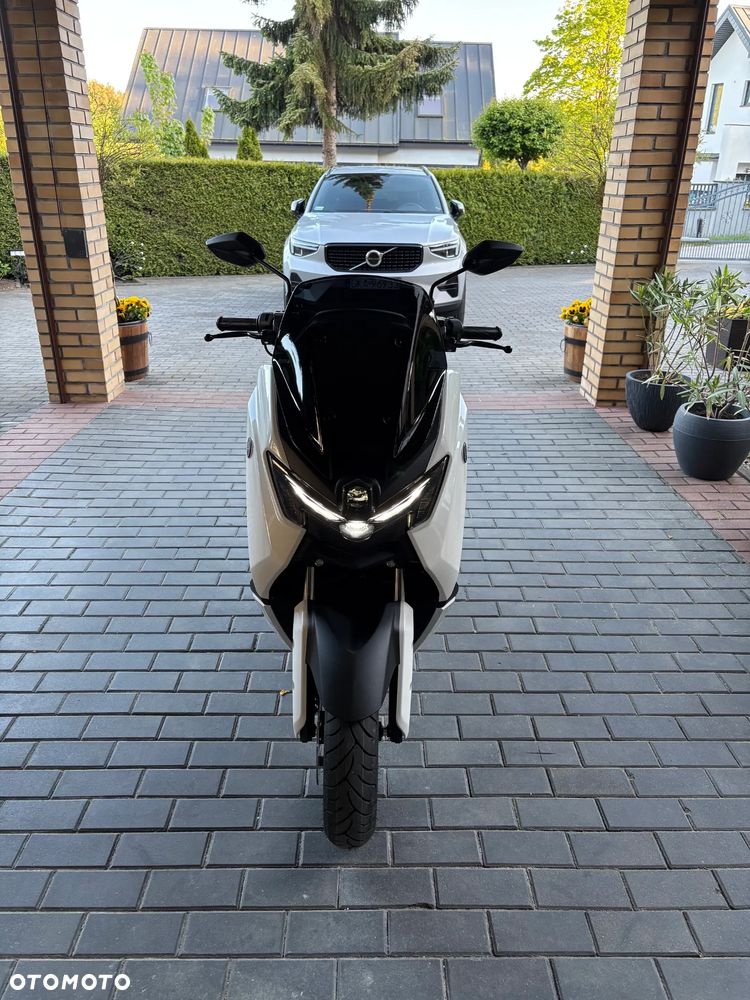 Yamaha NMAX - 4