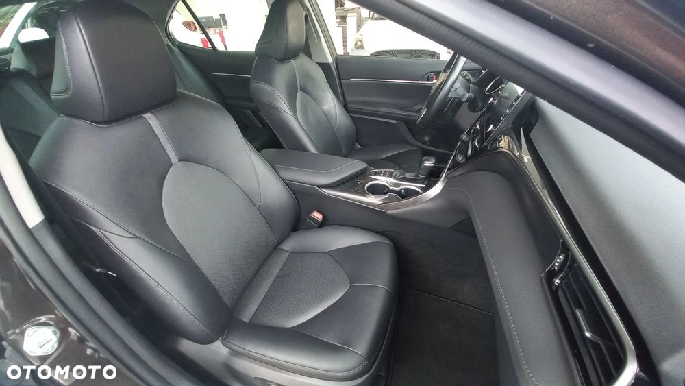 Toyota Camry 2.5 Hybrid Executive CVT - 18