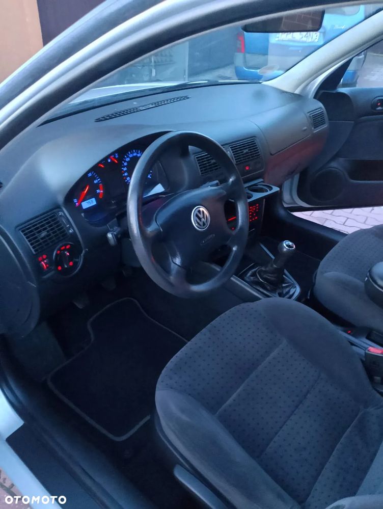 Volkswagen Golf 1.6 - 13