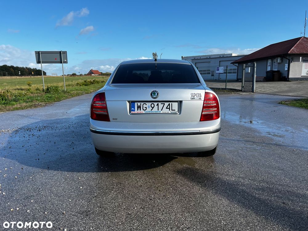Skoda Superb 2.8 V6 Automatik Elegance - 4