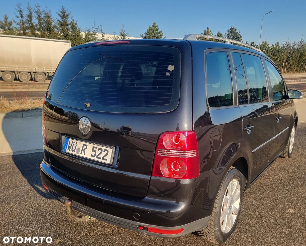 Volkswagen Touran - 4