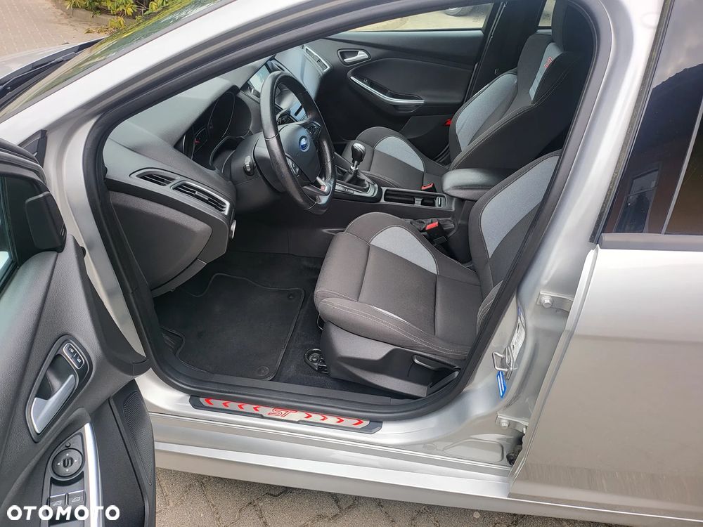 Ford Focus 2.0 TDCi ST-2 - 17