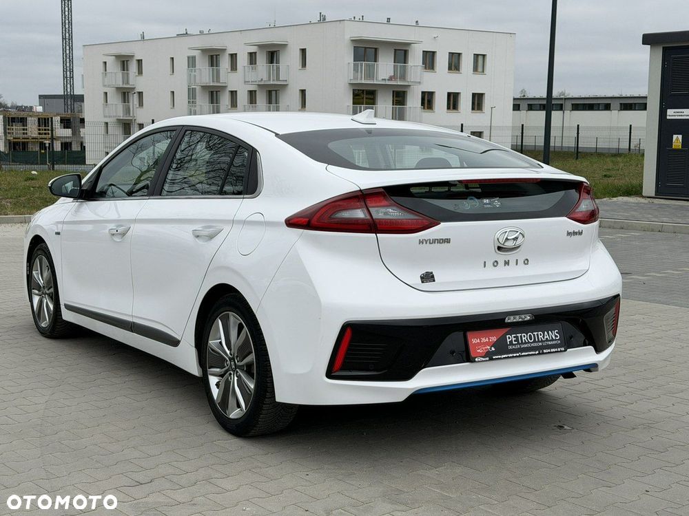 Hyundai IONIQ - 8
