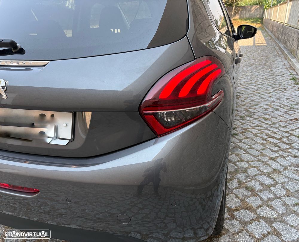 Peugeot 208 1.2 PureTech Signature - 13