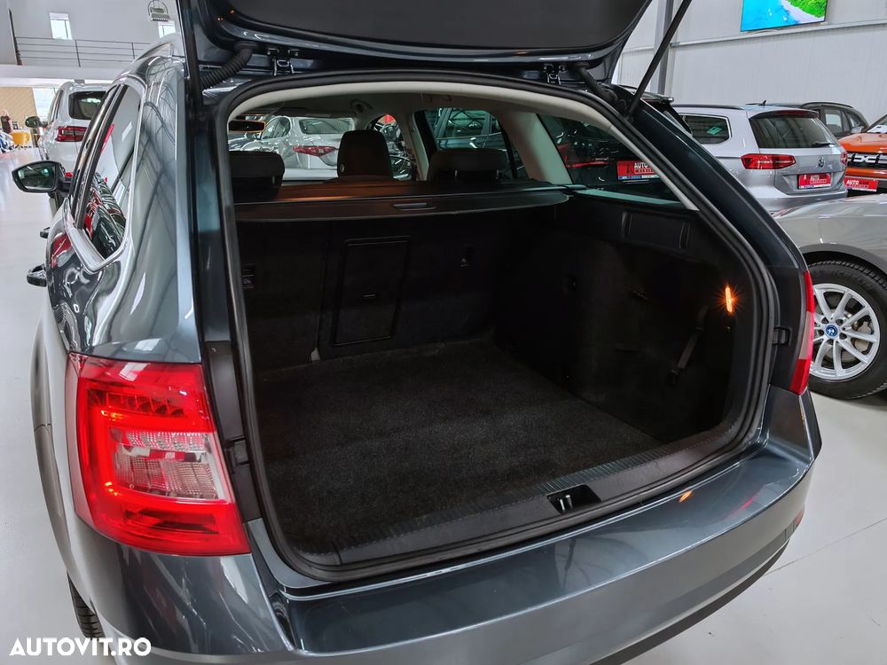 Skoda Octavia 2.0 TDI DSG Clever - 30