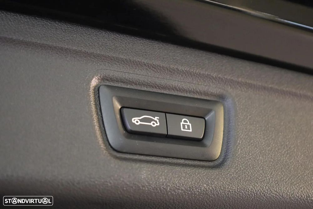 BMW 330 e Pack Desportivo M Auto - 23