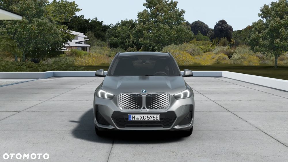 BMW iX1 xDrive30 66.5kWh M Sport - 4