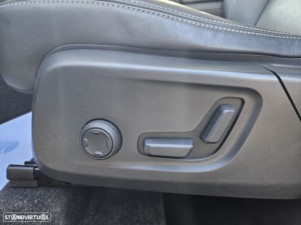 Volvo XC 40 D4 AWD Geartronic Momentum Pro - 43