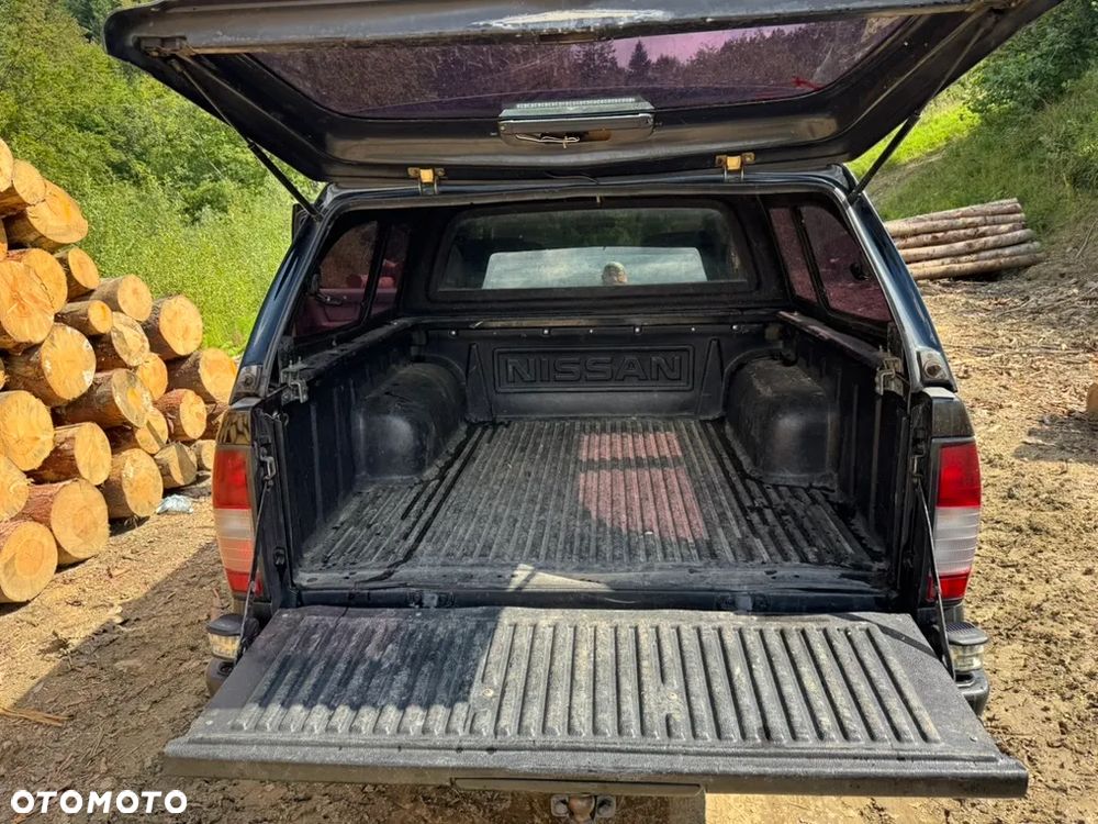 Nissan Pickup - 14