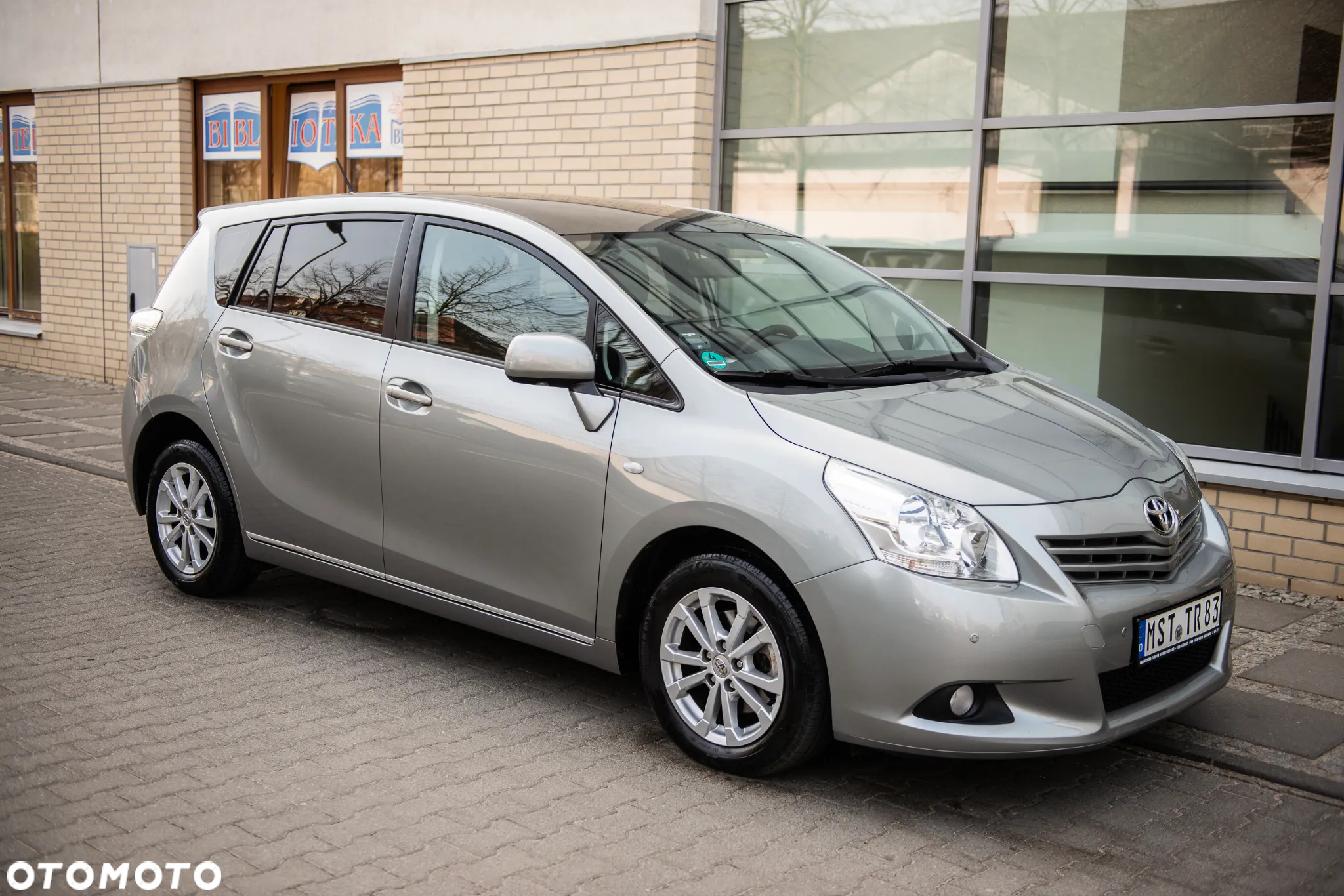 Toyota Verso 2.0 D-4D Premium - 11