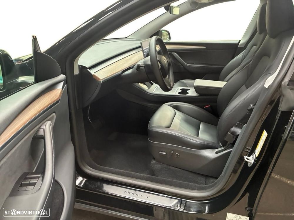 Tesla Model Y Standard RWD - 3
