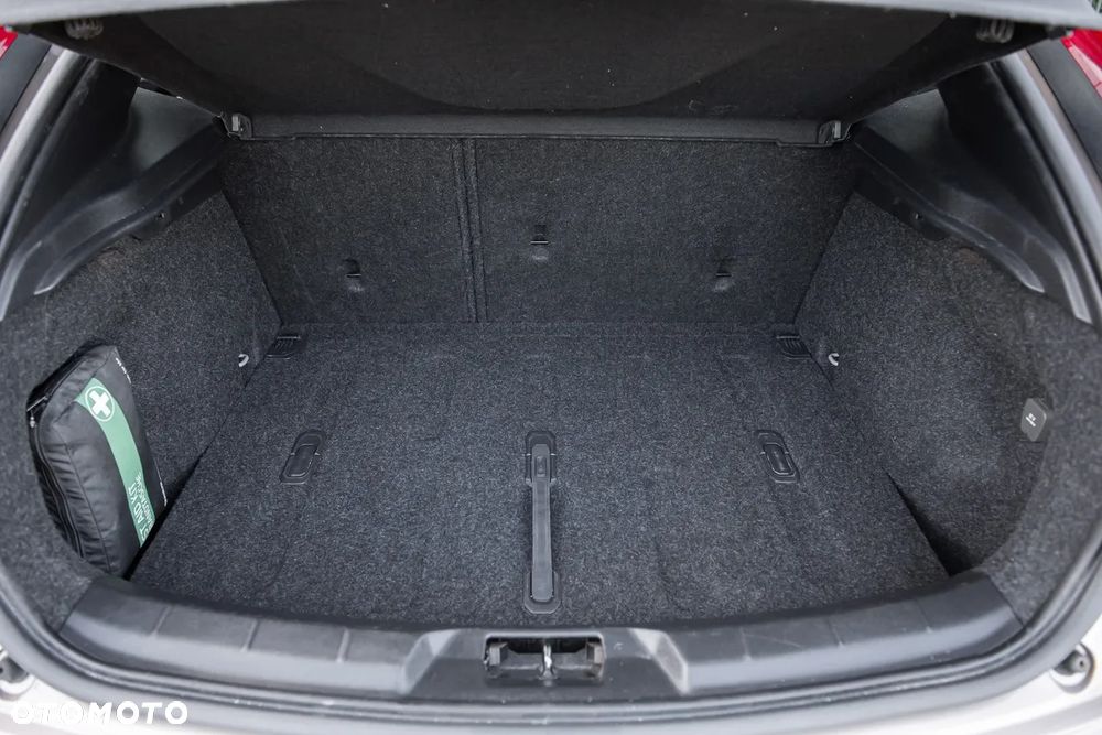 Volvo V40 D3 Geartronic - 29