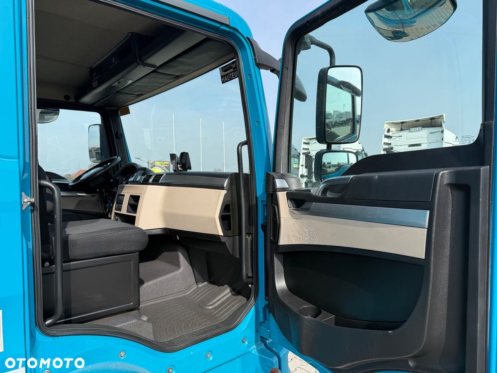 MAN TGL 12.220 / KONTENER + WINDA / 117 000 KM / ROLETA / TYŁ PODUSZKA / Z FRANCJI / STAN BDB / / / - 28