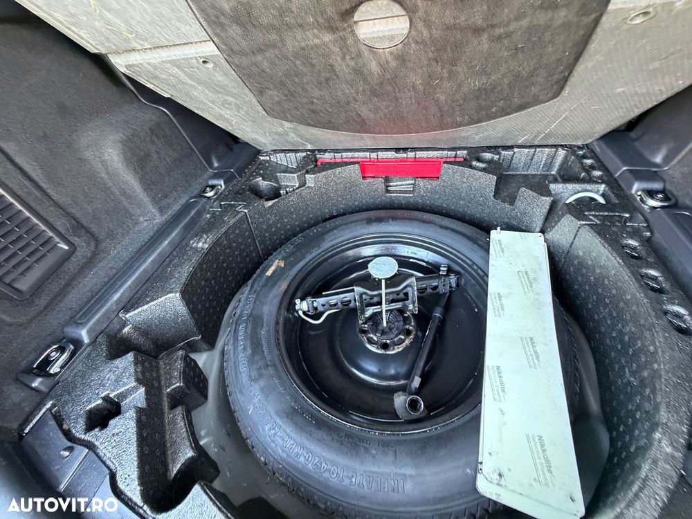 Land Rover Discovery Sport - 11