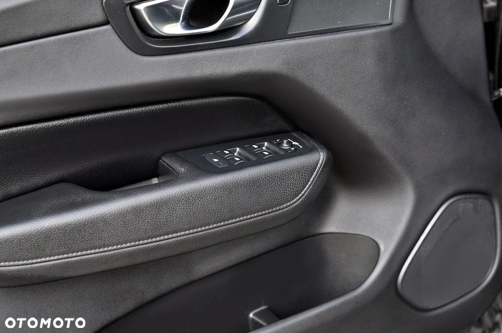 Volvo XC 60 T6 AWD Recharge Geartronic Inscription - 20