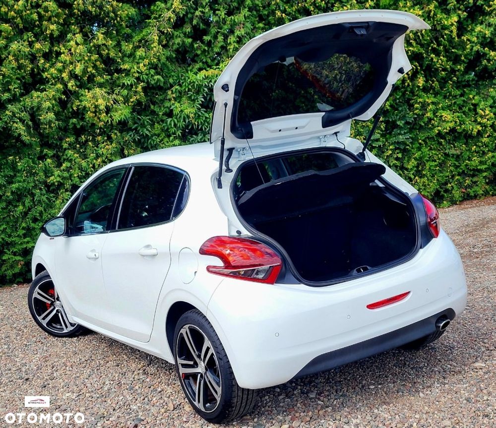 Peugeot 208 - 16