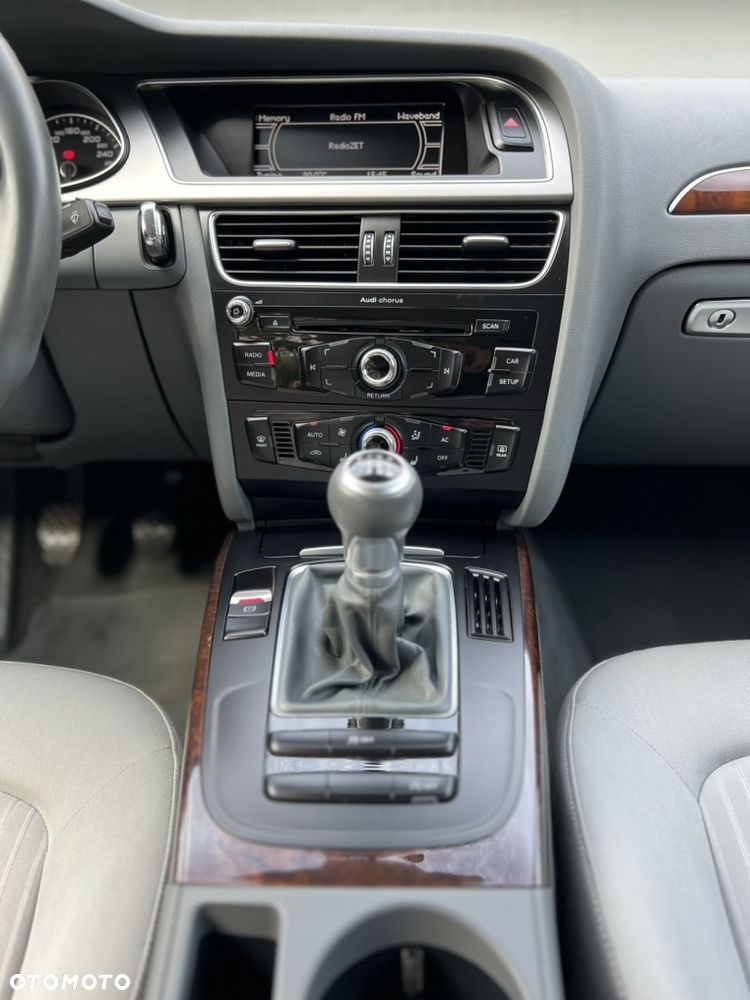 Audi A4 Limousine - 14
