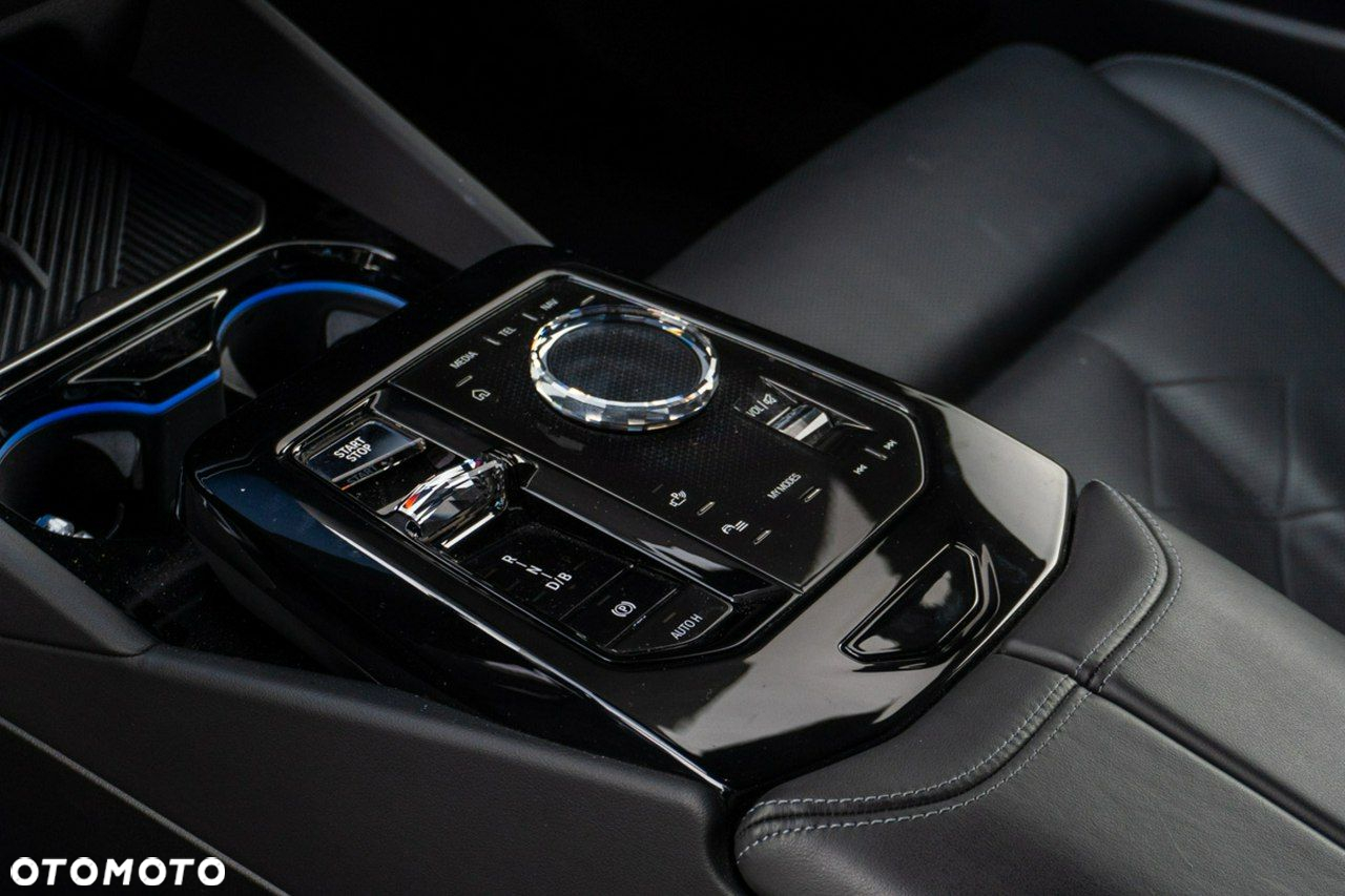 BMW i5 - 11