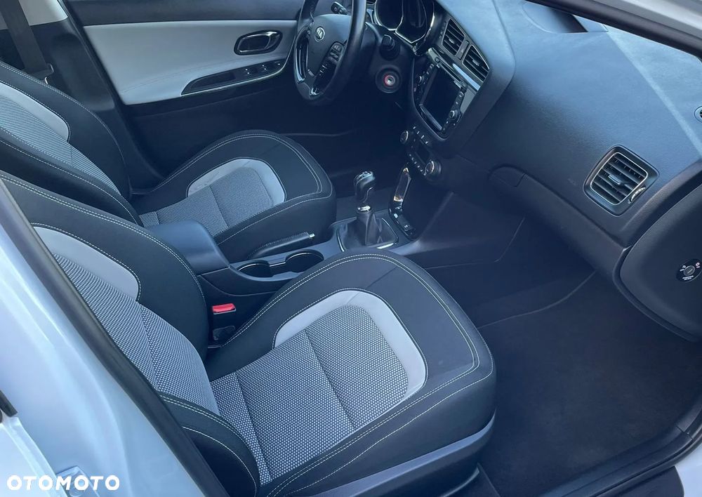 Kia Ceed - 11