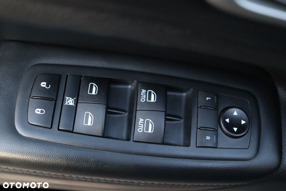 Jeep Grand Cherokee - 21