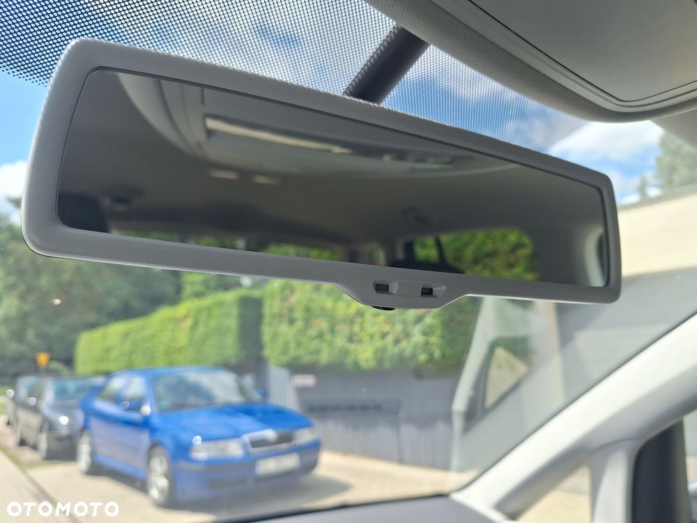 Volkswagen Touran - 16
