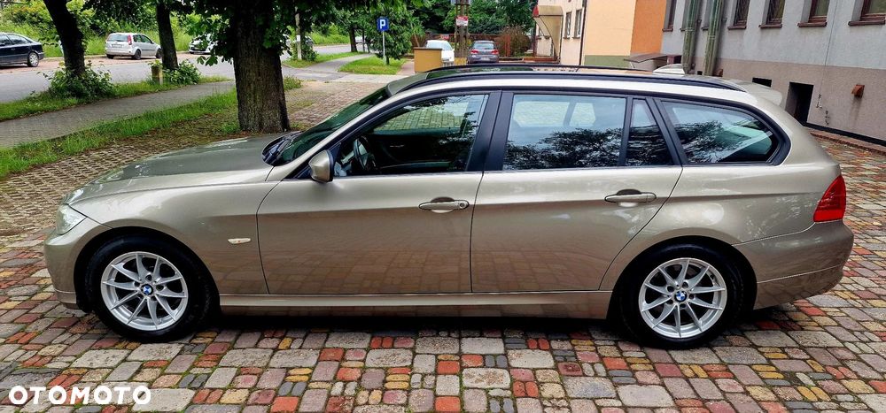 BMW Seria 3 320d DPF Edition Sport - 31