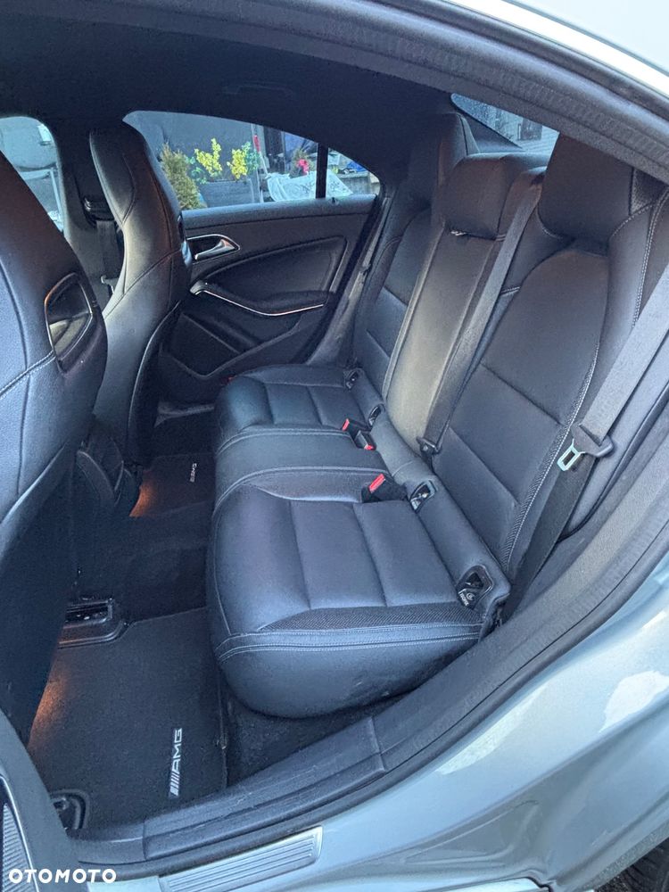 Mercedes-Benz CLA 250 7G-DCT AMG Line - 24