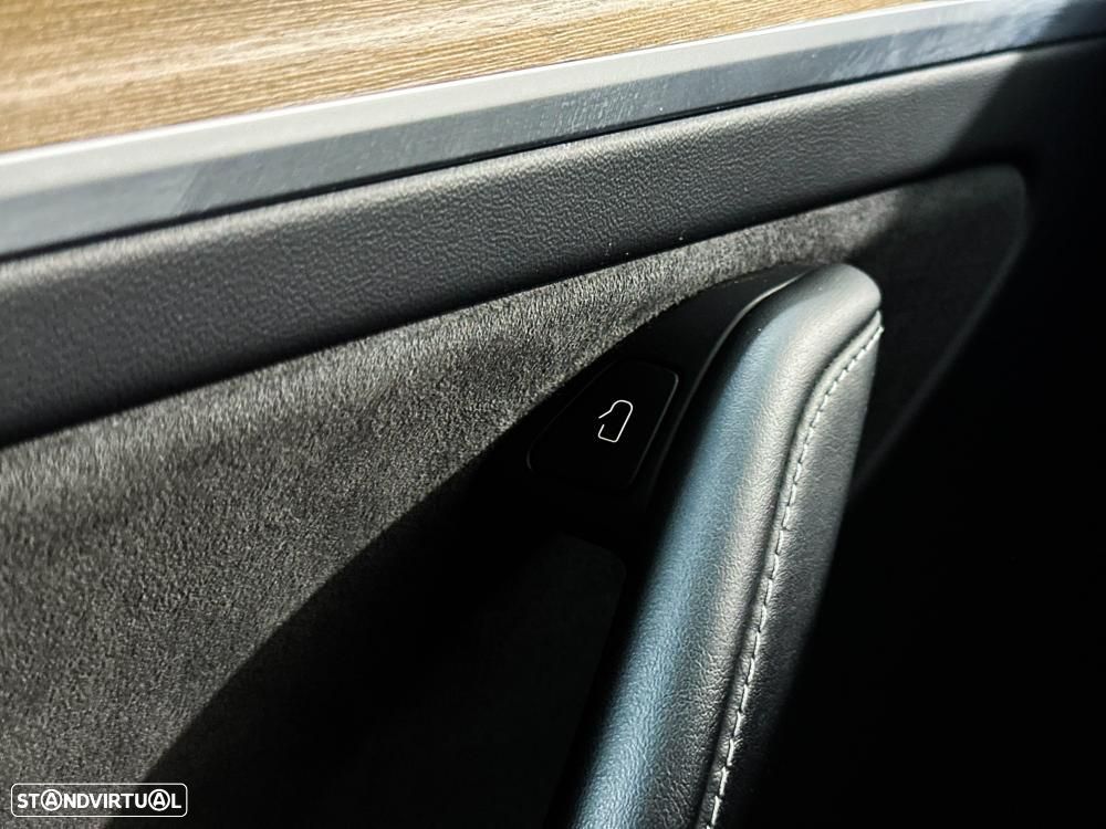 Tesla Model Y Long Range Dual Motor AWD - 47