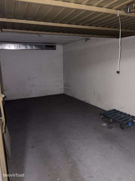 Garagem Fechada (debaixo da Clini Fatima ) - Grande imagem: 5/7