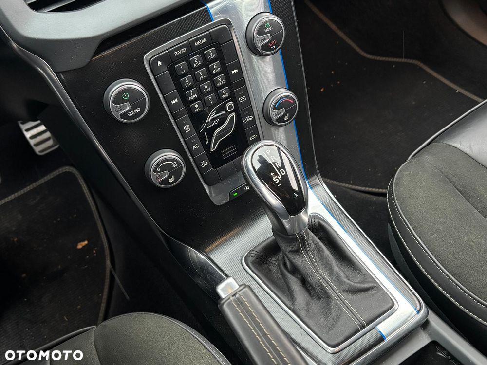 Volvo V40 D4 Geartronic RDesign - 16