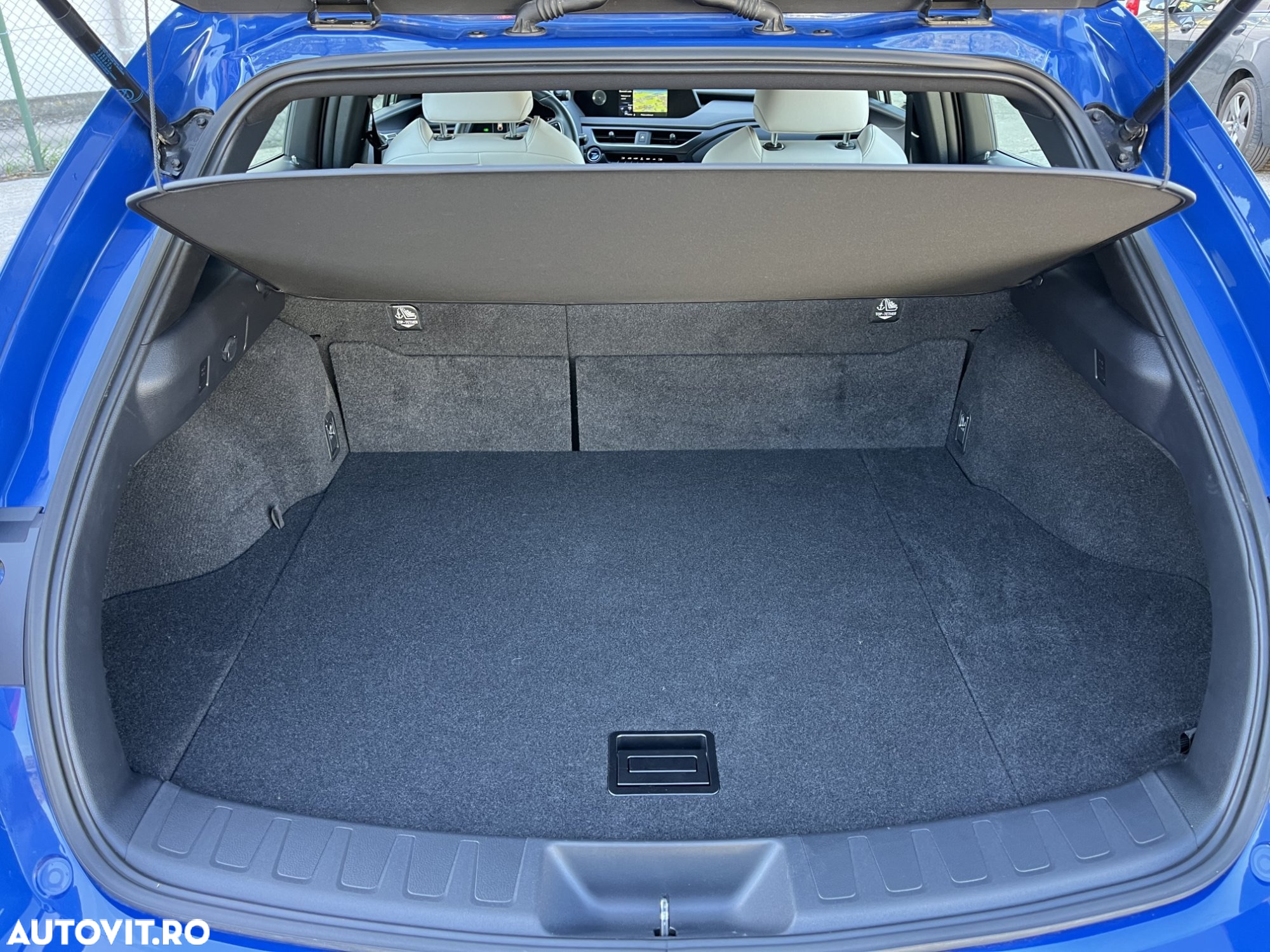 Lexus UX 250h 2.0L HEV 20H- (178 HP) 4X4 CVT Luxury - 5