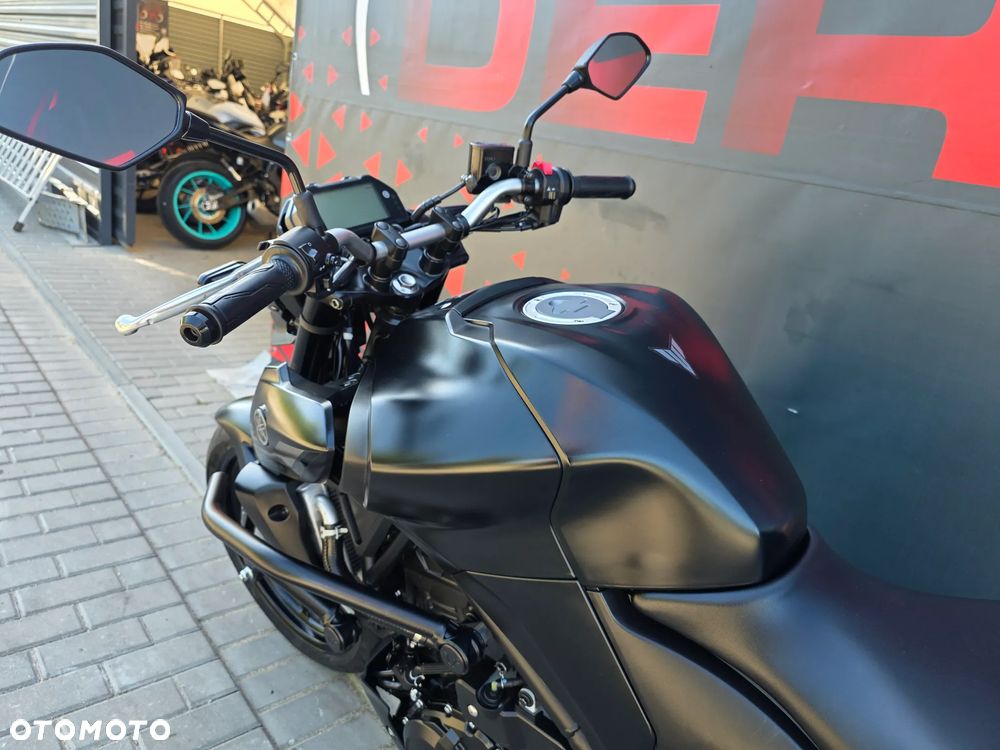 Yamaha MT - 8