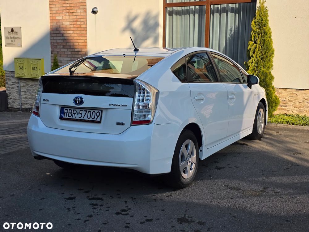 Toyota Prius (Hybrid) - 24